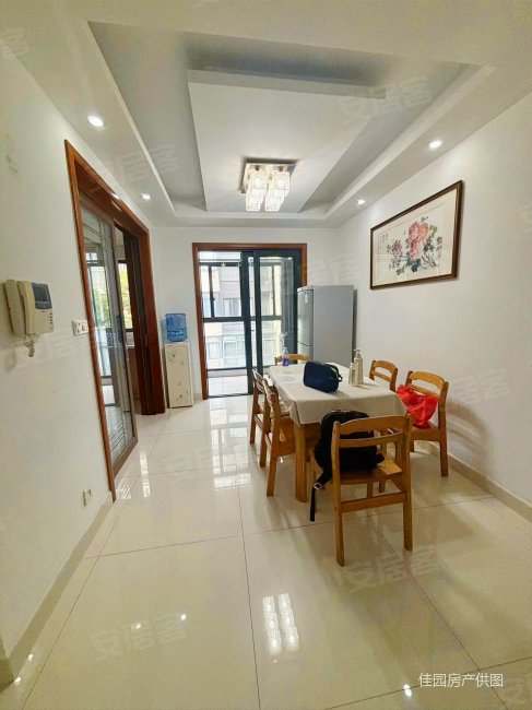 鼎泰花园,多层洋房,3房2厅2卫,带汽车库自行车库