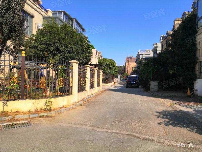 绿地山庄300平大院子联排端户,降60万,挖好地下室做好硬装,绿地兰宫二