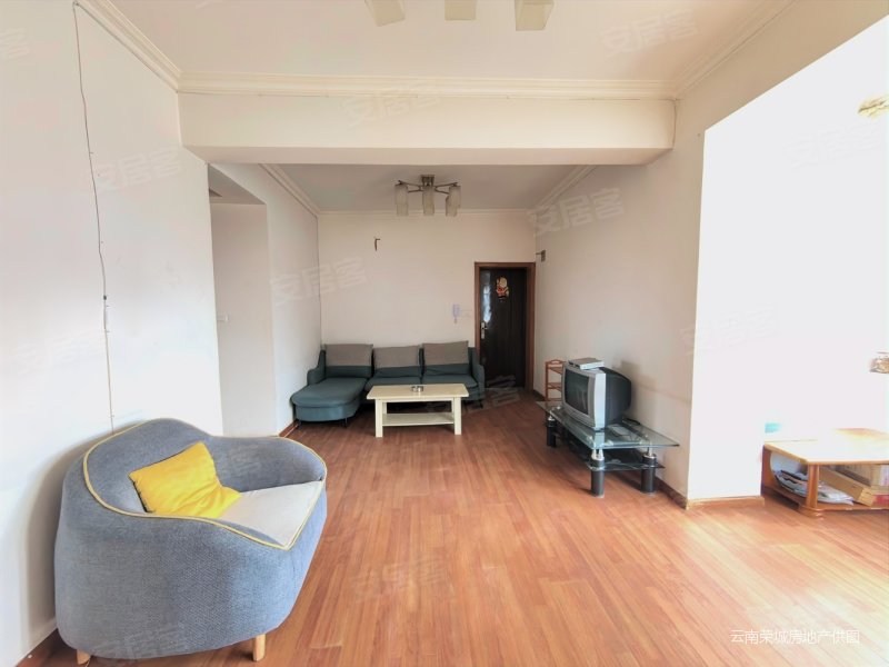 国贸中心旁 宝海公园 中装大3房 证齐全 单价7200元