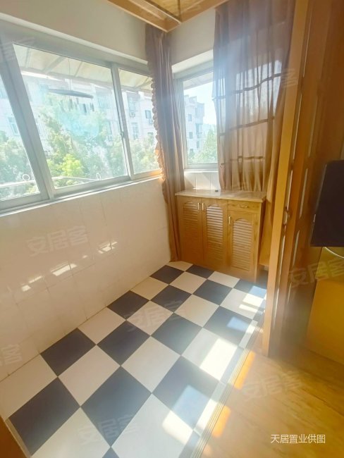 康馨花园(秦淮) 医疗配套成熟 中间楼层采光好 装修好