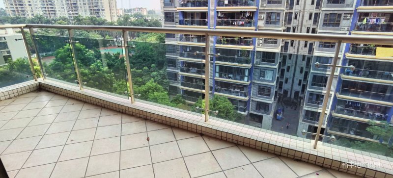 雅郡花园三期南向高层大3房诚意出售