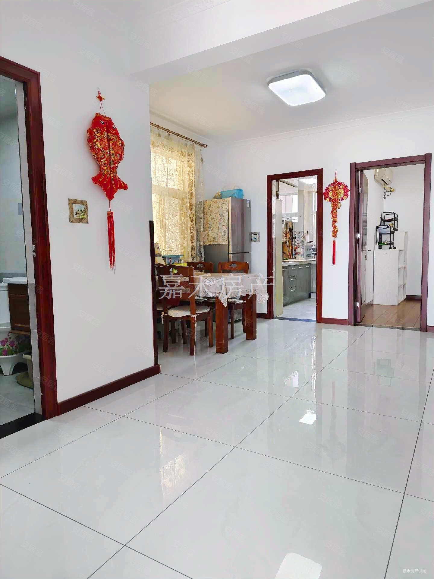 东城花园  高楼层采光充足 带电梯 精装可拎包入住