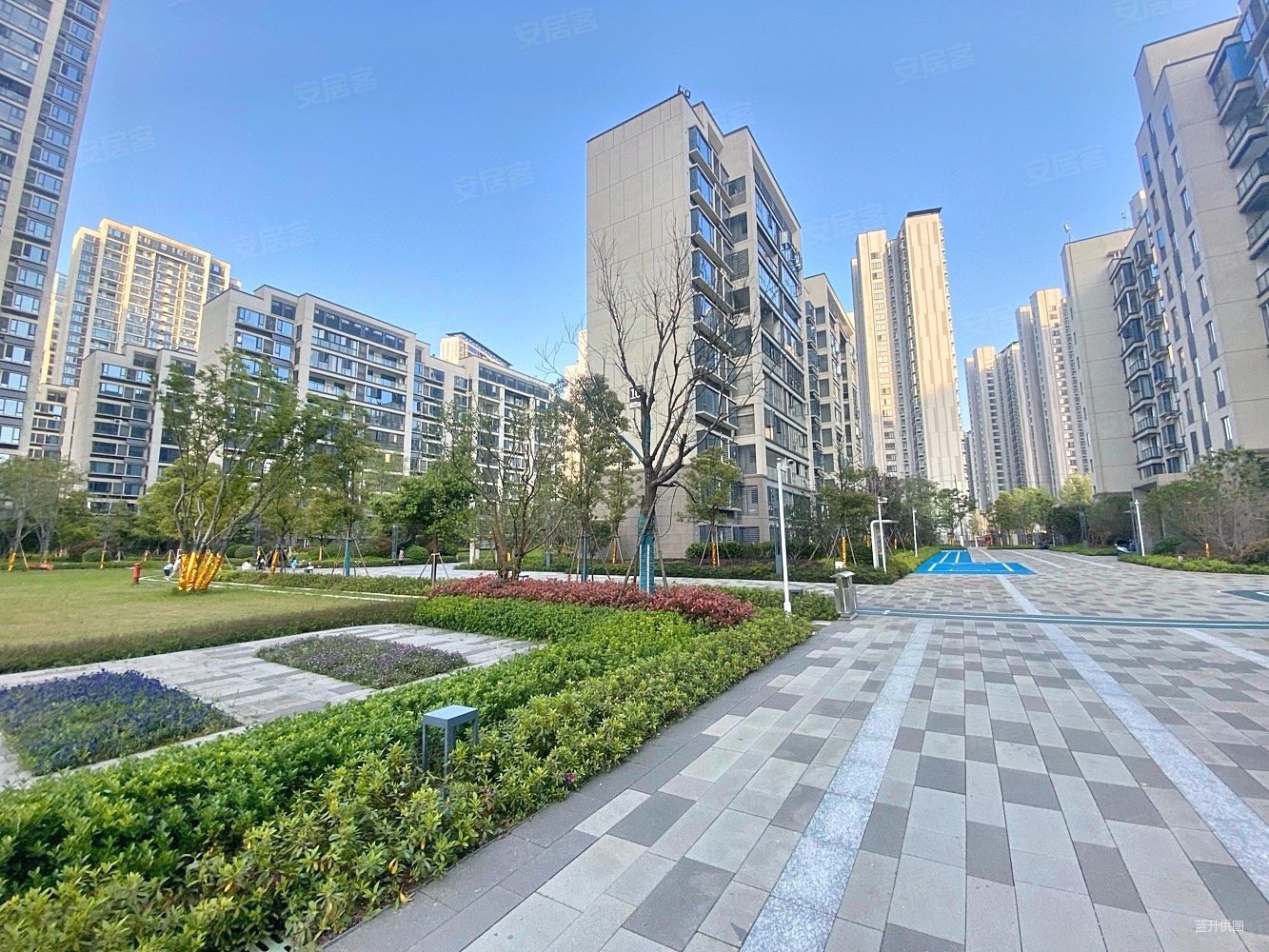 力高雍湖国际5室2厅2卫145.68㎡南北240万