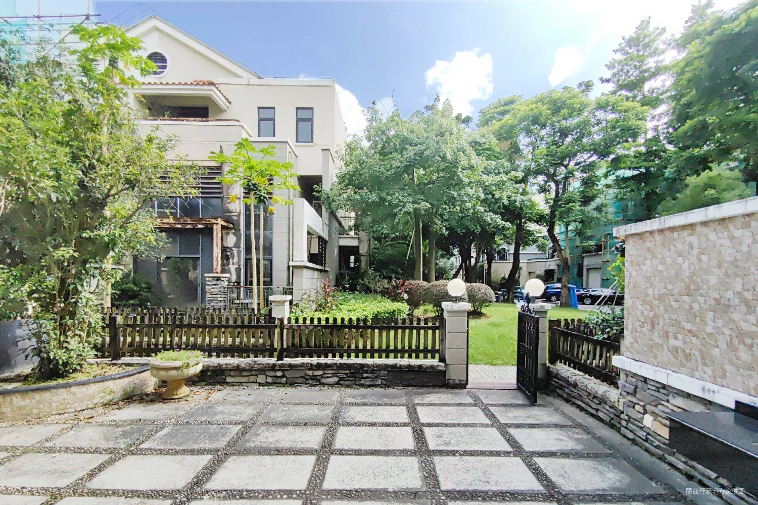 圣莫丽斯别墅,业主急售,355带挑空热销户型,点击就是幸福哦,圣莫丽斯