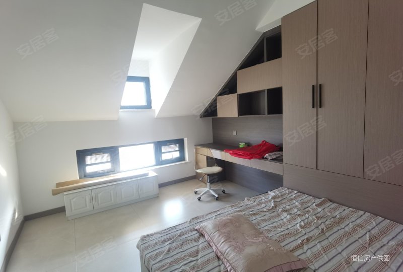 东金一号蓝郡5室3厅2卫135㎡南北215万