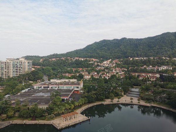 中山火炬开发区凯茵新城雅湖半岛雅湖半岛精致复式,上下两层4房4卫,有