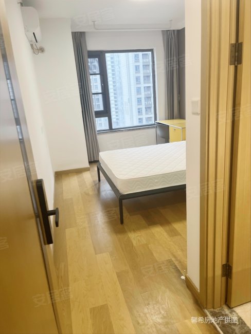 近地铁,品质物业,中间楼层小区环境很好,融创融公馆(二期)二手房,198