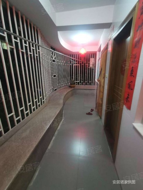 丹凤花园二区商圈成熟满五电梯房东南户型装修好