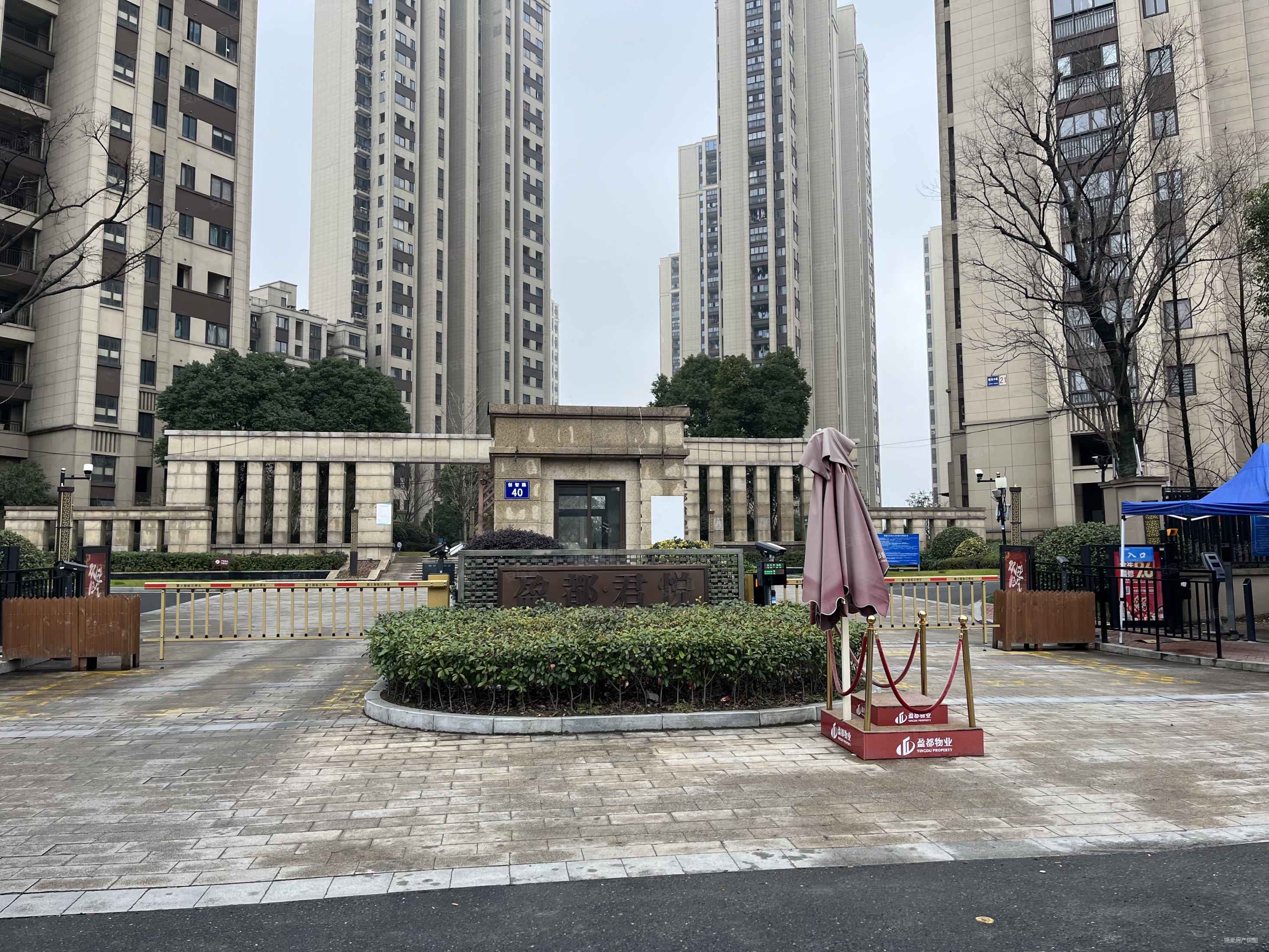 下沙奥莱旁边 盈都君悦 三室两厅带装修 96万出售