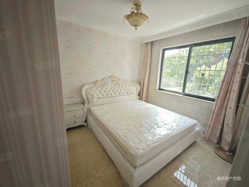 红墅湾精装四房,带二个大露台,房子采光好,户型佳,房东急售!