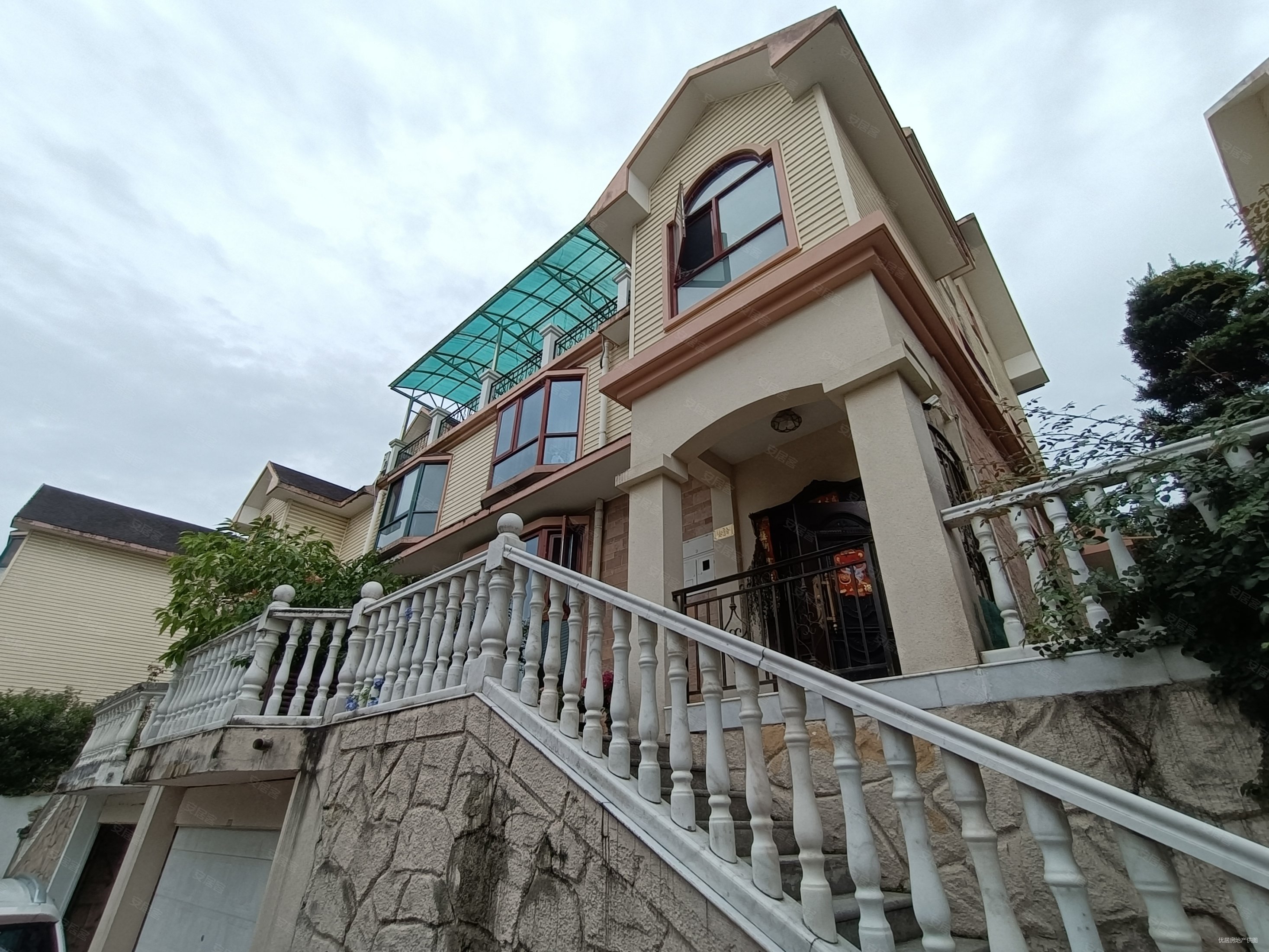 江南维多利亚旁山水芙蓉别墅共4层一楼前后独立花园楼上大露台