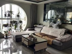 大丰开发区城区蝴蝶湾电梯8楼，产证138平，1800每月。出租房源真实图片