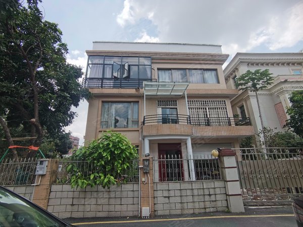 深圳龙华观澜楠木花园龙华区政府旁独栋别墅楠木花园上下三层适合住家