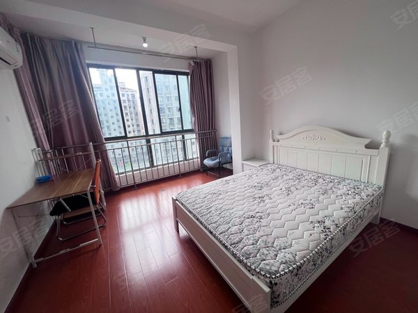 上海宝山高境逸景佳苑无中介费3号线殷高路地铁200米处独卫阳台房出租