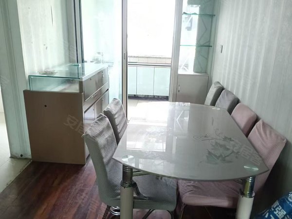 昌吉昌吉市亚中商城亚中小区亚中商圈 多层二楼 可季付带家具家电 可洗澡做饭 拎包入住出租房源真实图片