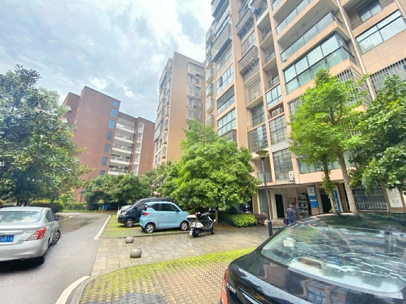 岸芷汀兰小区4室2厅2卫117㎡南北56万