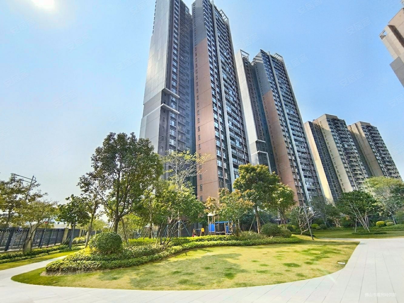 该房位于泷景花园六期业主重金重新装修拎包入住可议价