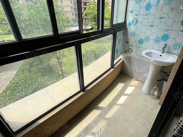 杭州萧山闻堰三江名苑真实房东无中介费三江名苑朝南带阳台单间出租