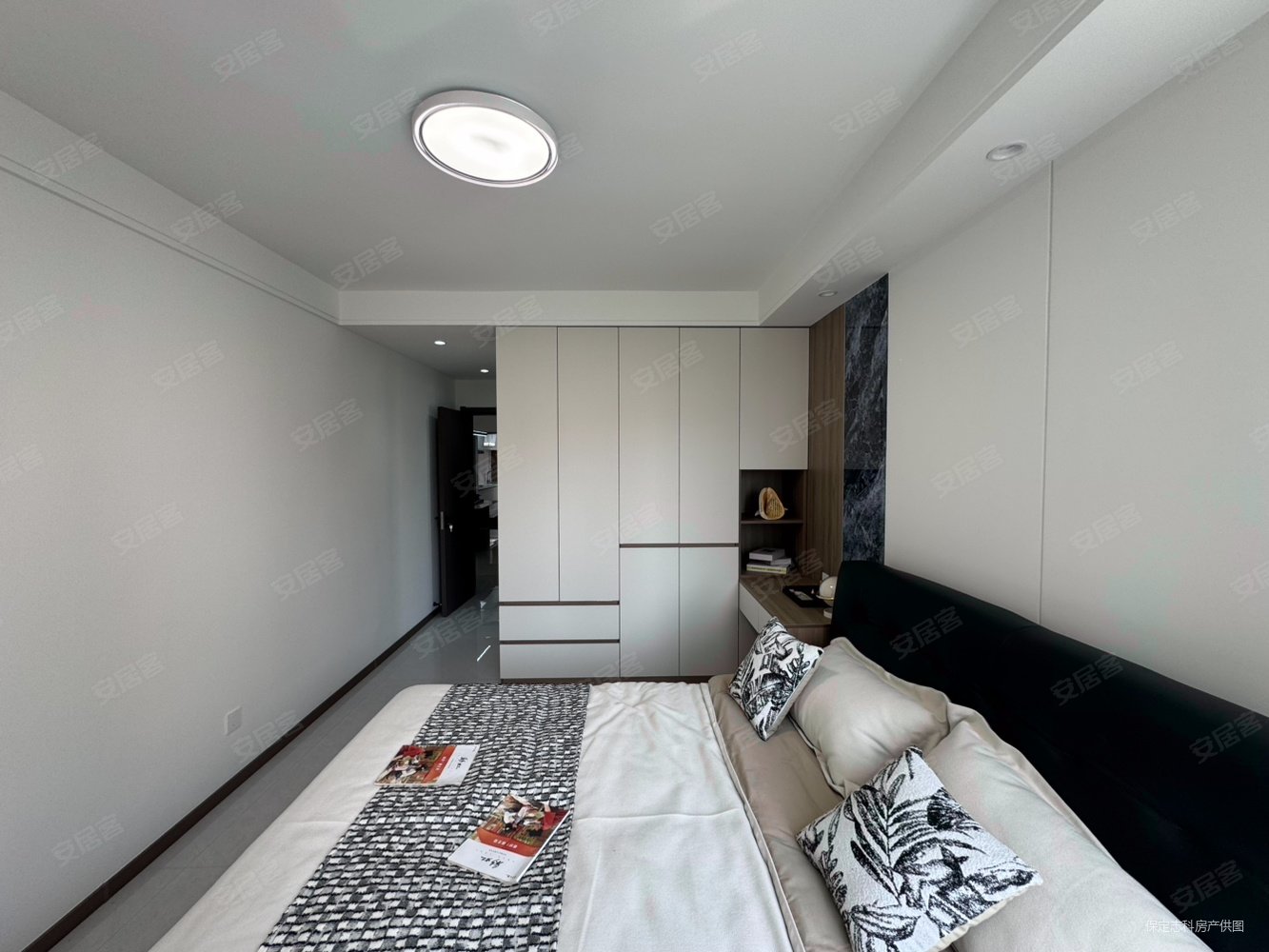 维多利亚夏郡3室2厅2卫137.1㎡南北105.8万