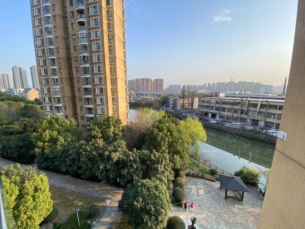杭州余杭良渚天阳棕榈湾(西区)好房 天阳棕榈湾精装三房 小区环境好