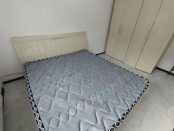 大连金州光明金湾路小区劳动局小区，包取暖物业，临近光明市场，瑞柏中心，中医院。出租房源真实图片