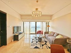 东海国际公寓 3室3厅4卫 电梯房 精装修 210平