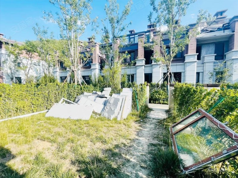 黄金山水郡(别墅)5室2厅3卫293㎡南北1399万