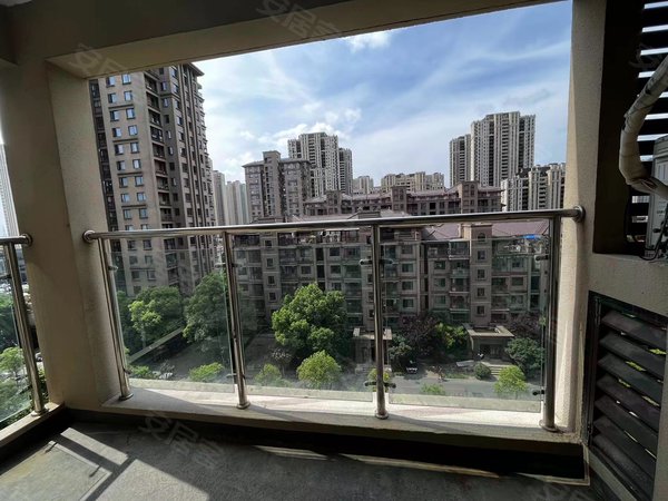 昆山玉山城东昇悦居昇悦居 2室2厅1卫 随时看房 近地铁口出租房源真实