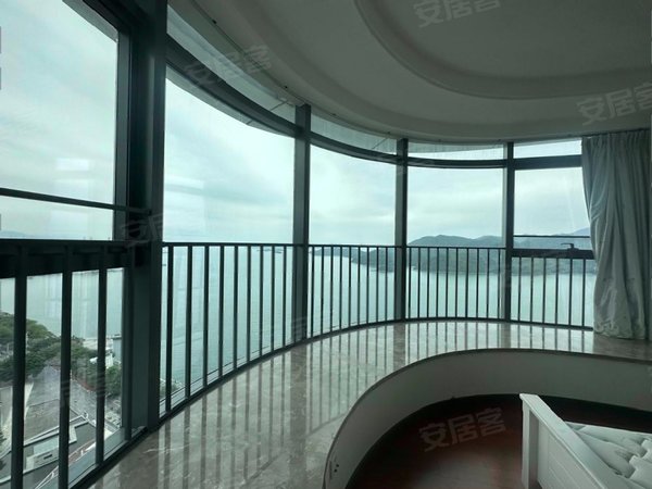 深圳盐田沙头角玺湾端边位  海景4房(双套间户型,壹海城玺湾)楼下购物