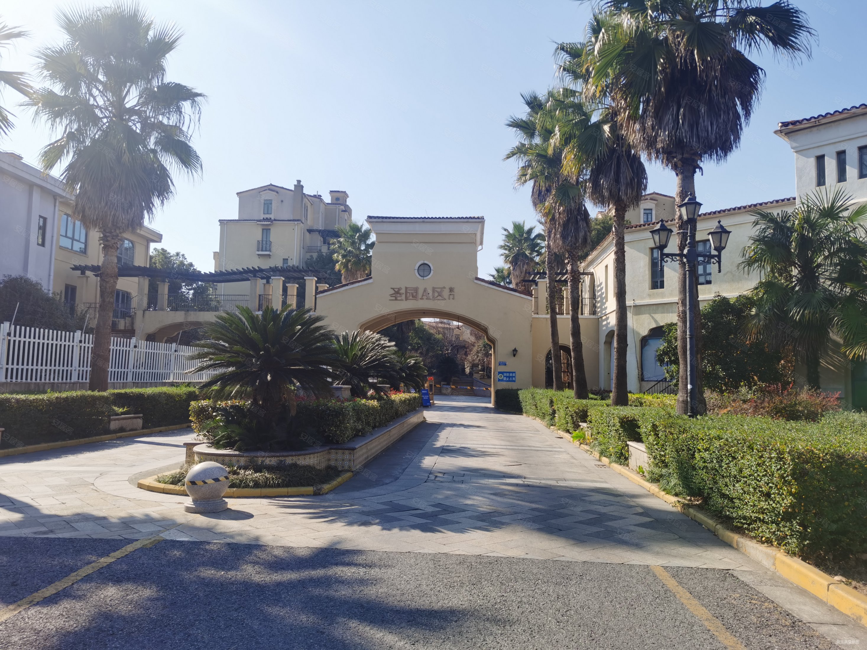 马山 板楼 南北通透 双卫格局 超低密度 送院子,圣芭芭拉国际社区二手