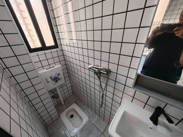 深圳龙华民治潜龙景园首月5折 精装大单间 民治地铁口 樟坑一区 深圳