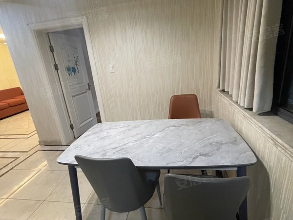 海宁长安镇农发区御景苑新年好房长安修川公园旁大平层三房二卫电梯房精装领包入住出租房源真实图片