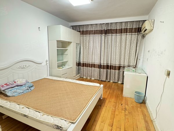 自行车库,两朝南房间,看房有钥匙!出租房源真实图片