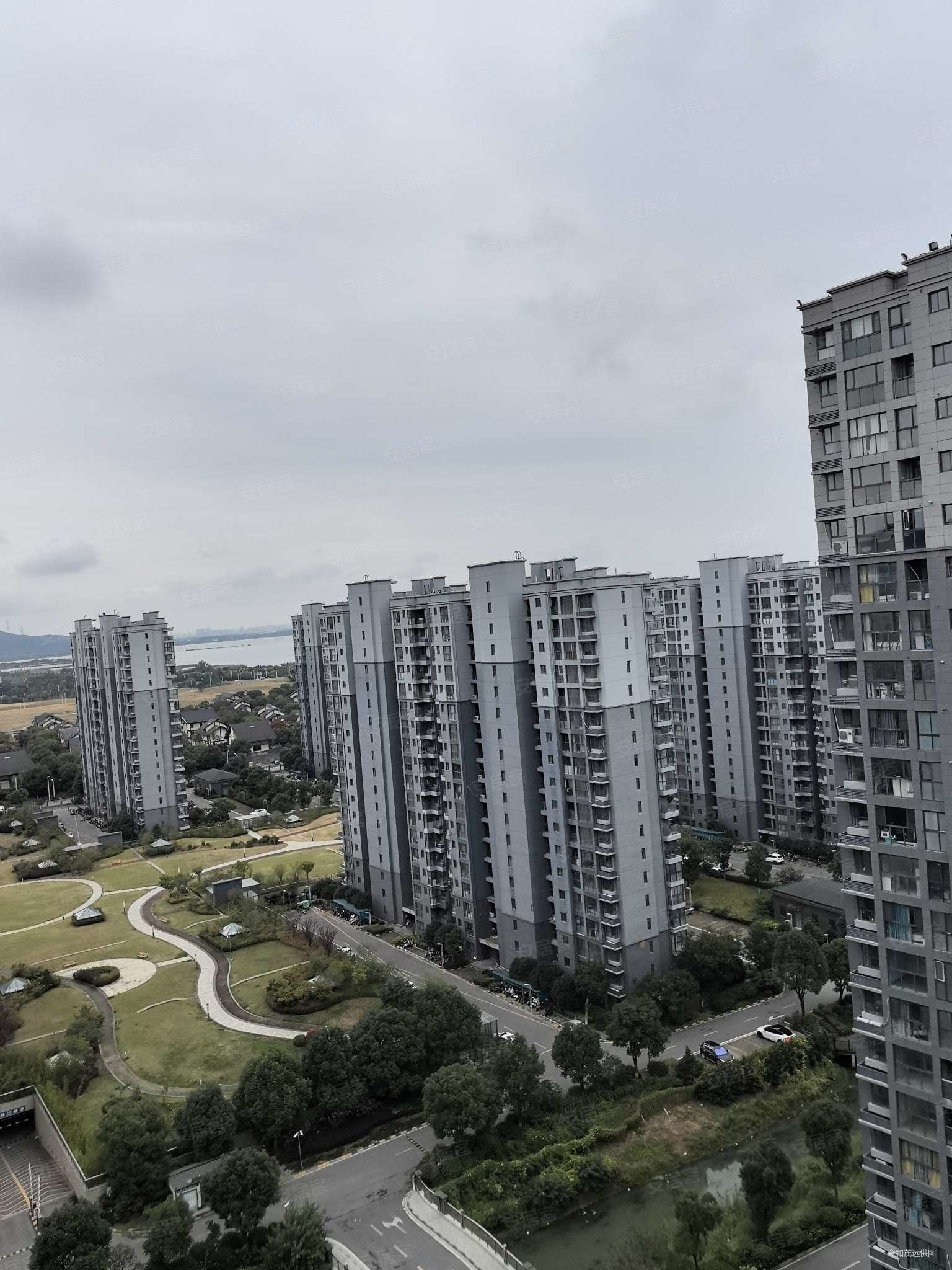 太湖汇景近地铁精装三房前面楼间距大视野开阔随时看房