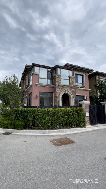 独栋别墅 精装 带150平院子  价格可谈诚心出售