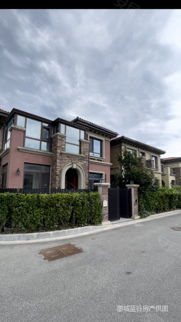 独栋别墅 精装 带150平院子  价格可谈诚心出售