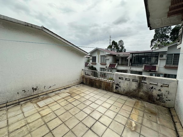 广州番禺新造谷围新邨(别墅)谷围新村,联排别墅三层带前后花园车位