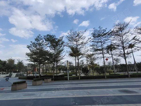 深圳龙岗平湖上李朗村10号线万国城,中海信精装一房拎包入住,地铁口