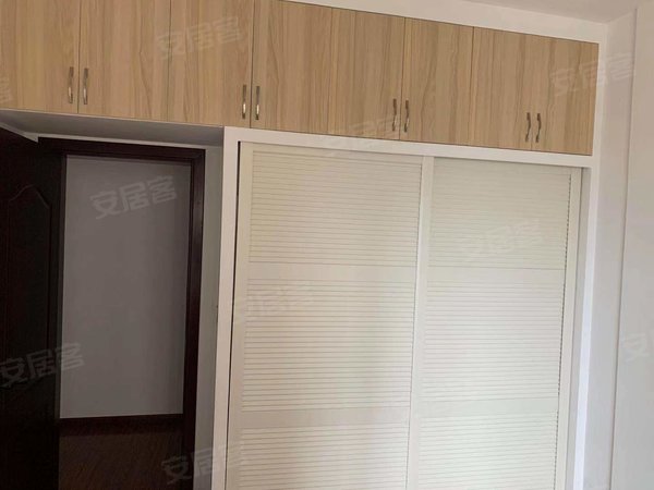 温州苍南县灵溪银泰城泰悦府银泰城泰悦府 3室2厅1卫 配套齐全 南北