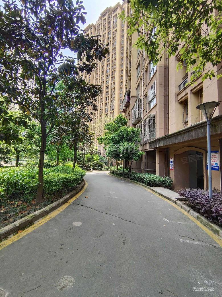 轻轨站口二十万单配 业主急售 这套本小区 价格,重庆国际家纺城绣色c