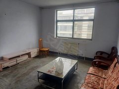 杨庄小区简装拎包入住的，3室带储藏室，500元每月，免费停车