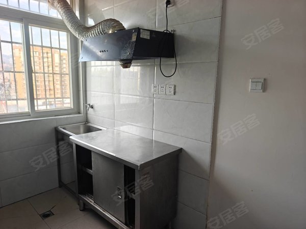 凉山西昌西客站西郊乡长安村七组自建房西客站附近单间出租带厨房卫生间，押一付三拎包入住，出租房源真实图片