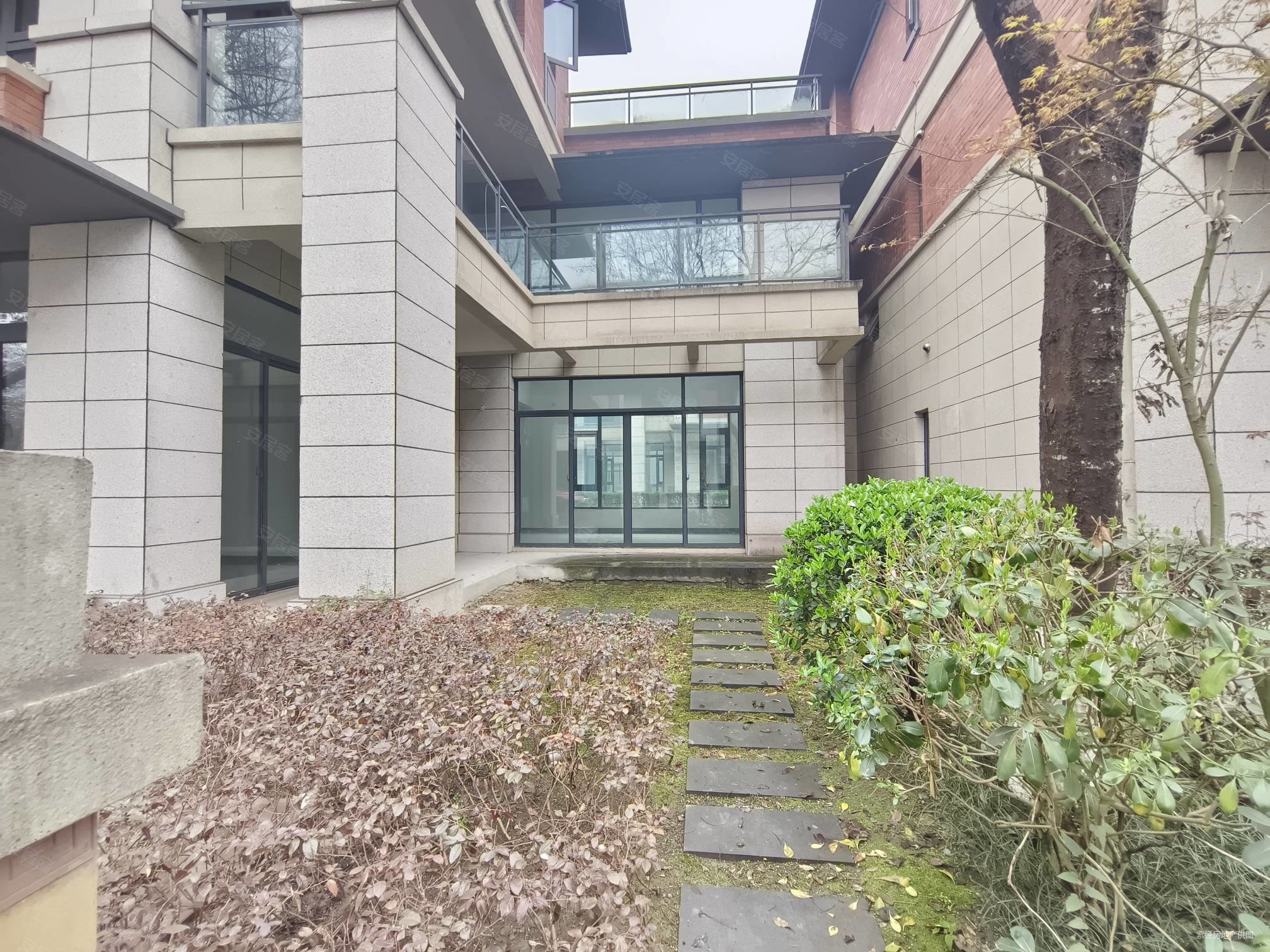 揽山墅内独栋别墅连底4层可做套五套六带前后院子