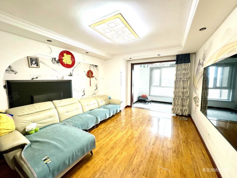 地铁2号线丨精装修婚房丨小三室改善户型丨亚泰梧桐公馆