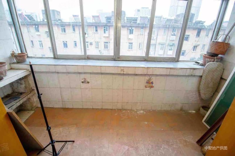 桐江新村商品住宅近医院大两居满五交通便利南北通透