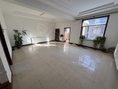 沈阳于洪荷兰村房主急租 中介打折 可居家办工 带花园二环旁别墅 4室随时看出租房源真实图片