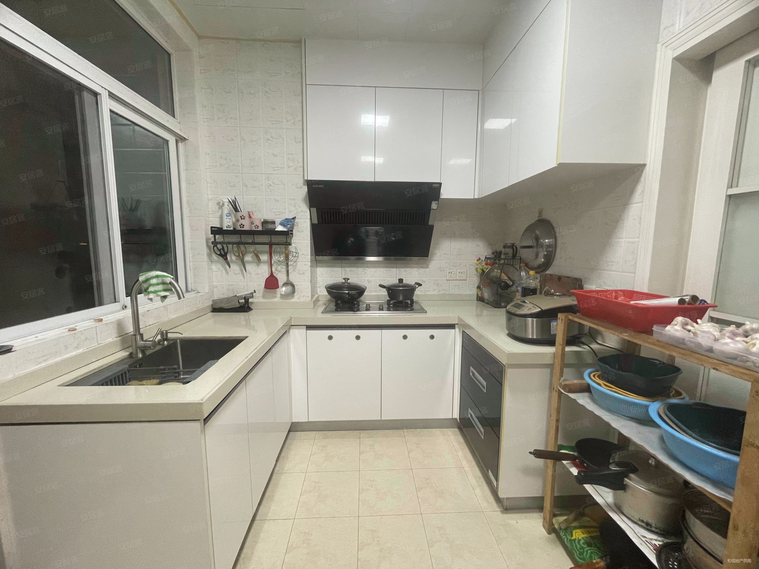 富盈加州阳光花园3室2厅2卫139.21㎡南北210万