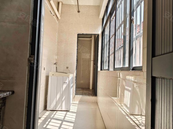 广州黄埔南岗新市新市场自建房逸富广场旁边全新电梯公寓楼,有两房一