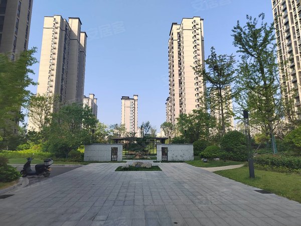 青岛黄岛隐珠中建锦绣城八期雅园锦绣城雅园一期 86平 自住装修套二