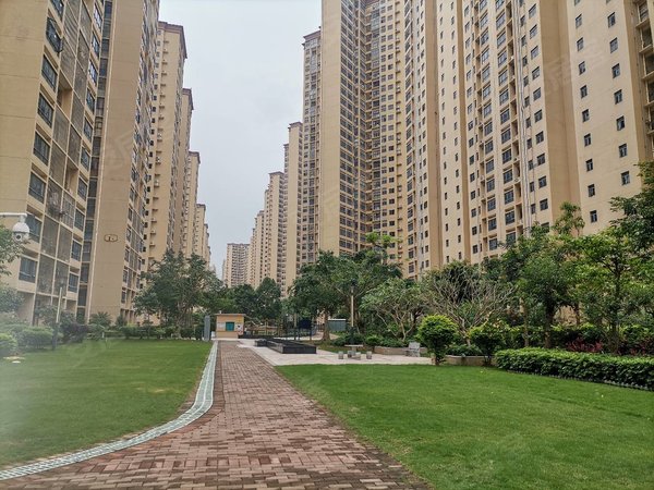 惠州大亚湾中心区德丰凯旋城(北区)紧邻吾悦广场,凯旋城精装两房,可